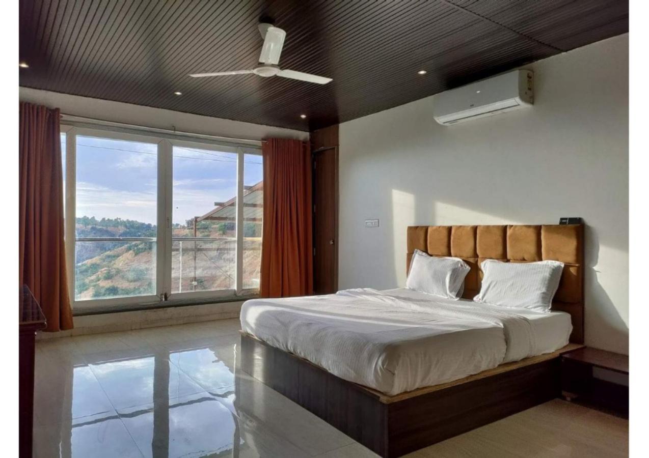 Air Infinity Casa Pool 5Bhk Villa Igatpuri Exteriör bild